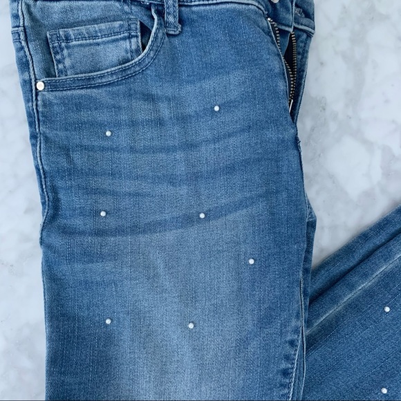 Blue jeans and pearl detail - Picture 2 of 4